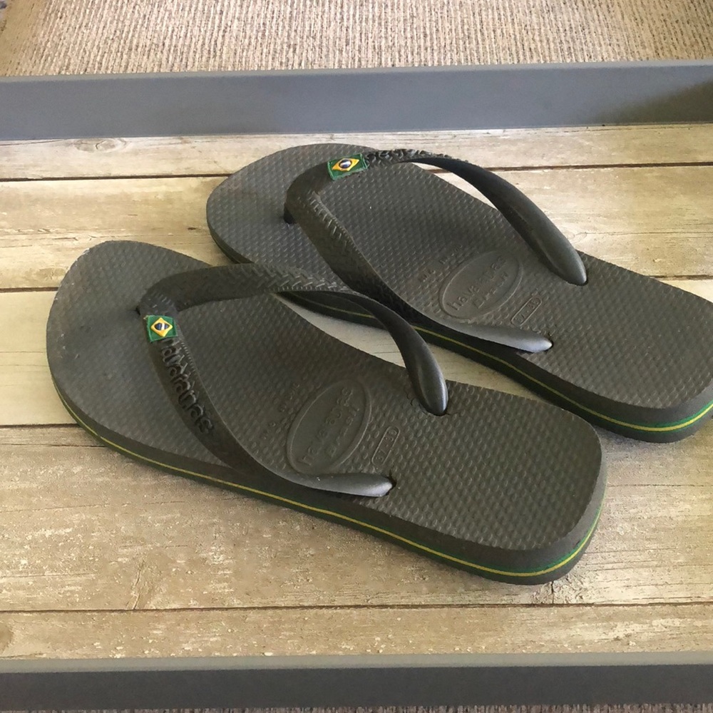 🍒5/$25🍒Worn flip flops